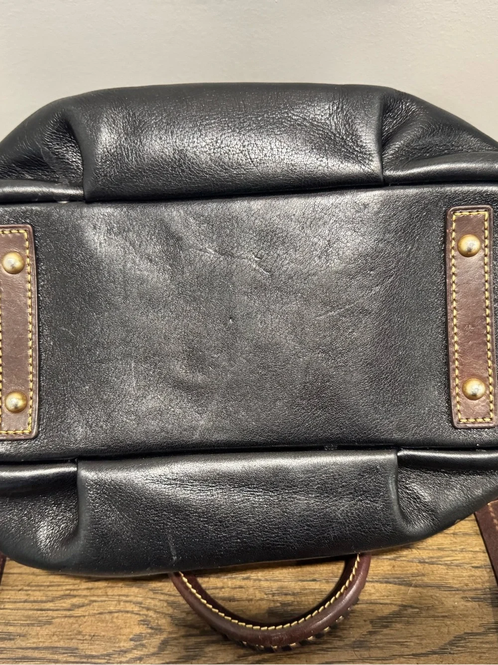 Dooney and Bourke leather satchel bag with crossbody black and brown florentine